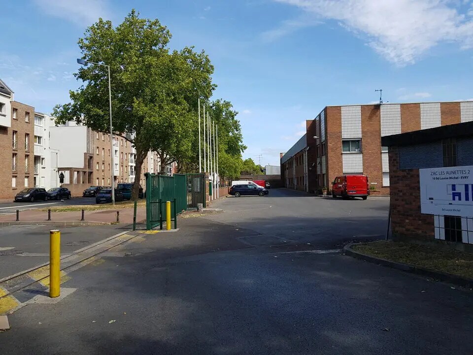 Office in Évry-Courcouronnes for lease Building Photo- Image 1 of 6