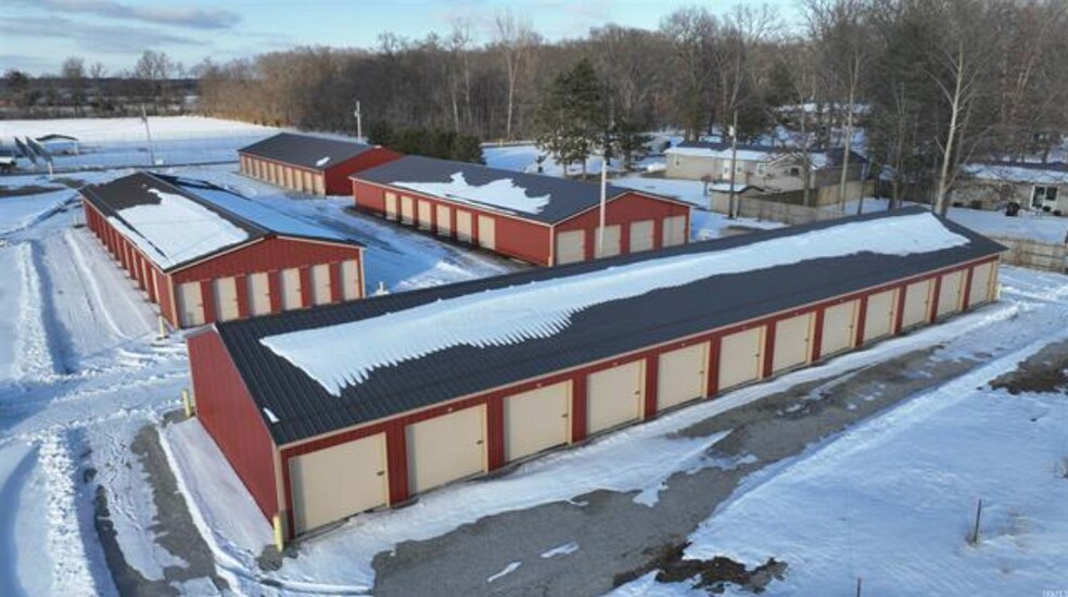 15 E Indian Hills Rd, Winamac, IN à vendre - Photo du bâtiment - Image 2 de 2