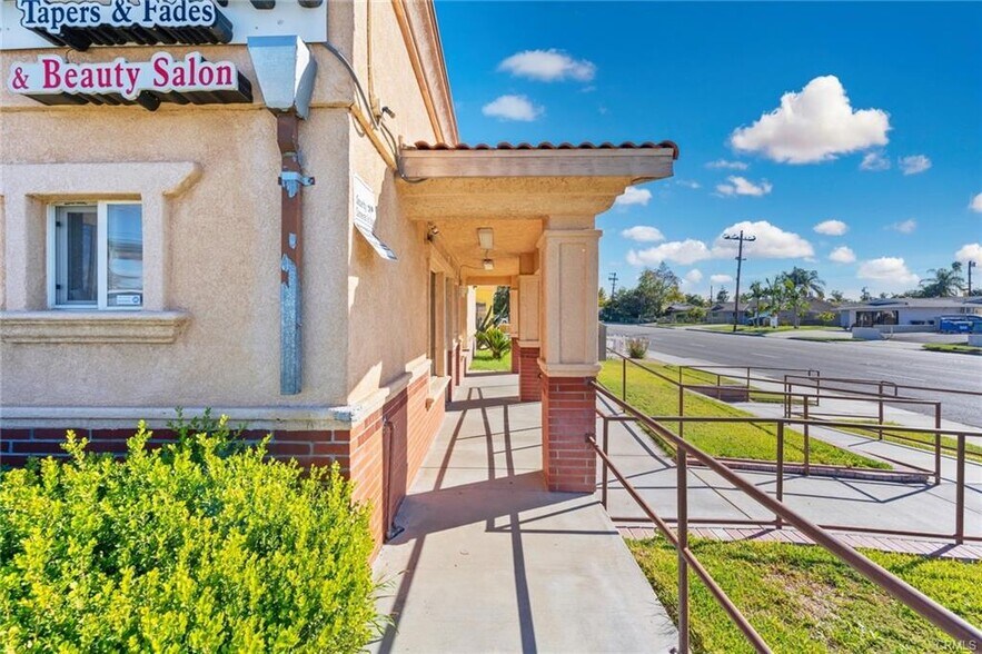 10397 Hole Ave, Riverside, CA à vendre - Photo du bâtiment - Image 2 de 5