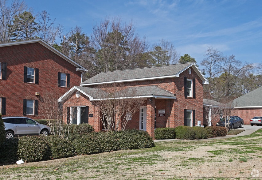 7434 Forest Ct, Irmo, SC for sale - Primary Photo - Image 1 of 3