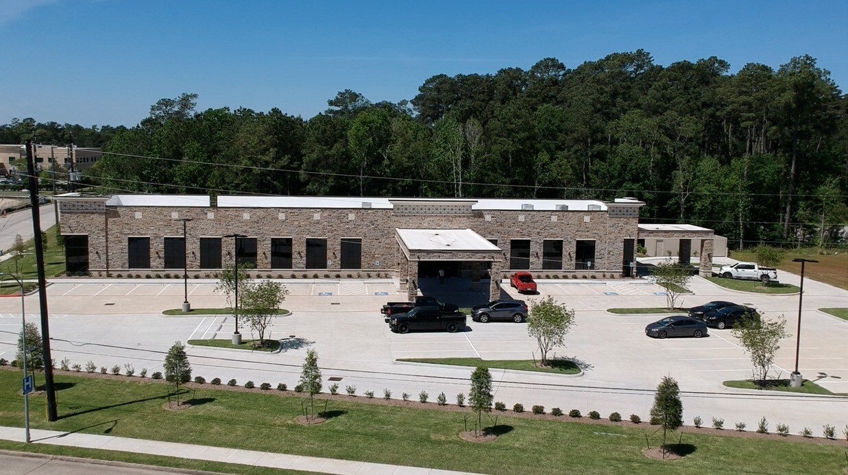 23051 Kingwood Place Dr, Kingwood, TX à louer Photo du bâtiment- Image 1 de 4
