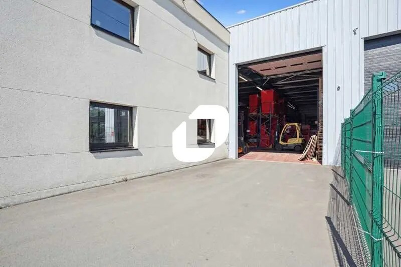 Local d'activités dans Lisses à vendre - Photo du bâtiment - Image 2 de 14