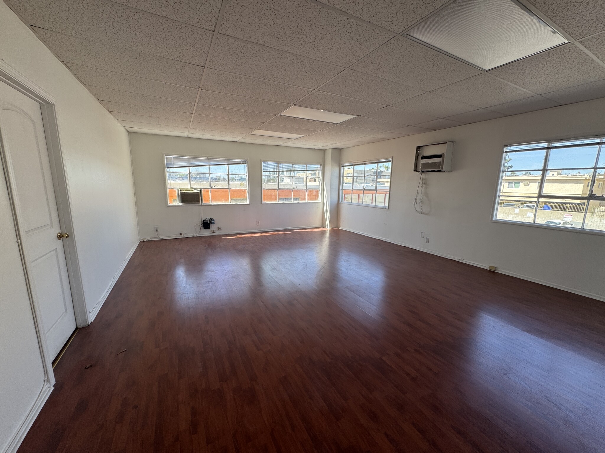 14525-14529 Vanowen St, Van Nuys, CA for lease Building Photo- Image 1 of 3