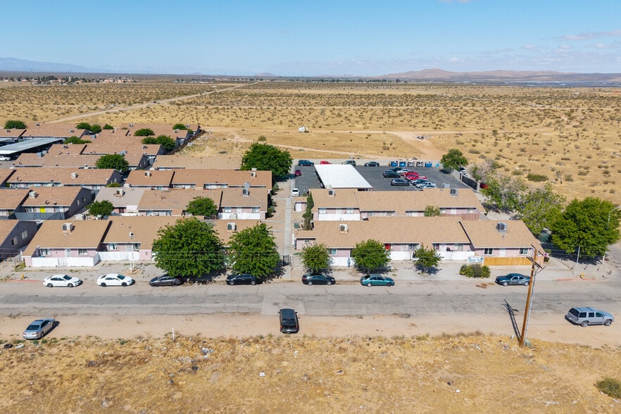 11211 La Habra Ave, Adelanto, CA à vendre - Photo du bâtiment - Image 3 de 21
