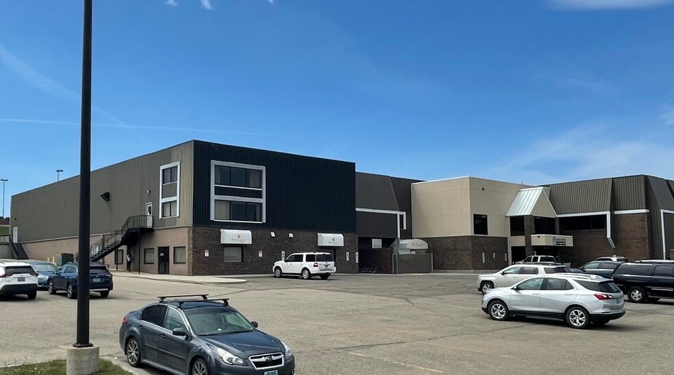 1237 W Divide Ave, Bismarck, ND à vendre - Photo du bâtiment - Image 2 de 6