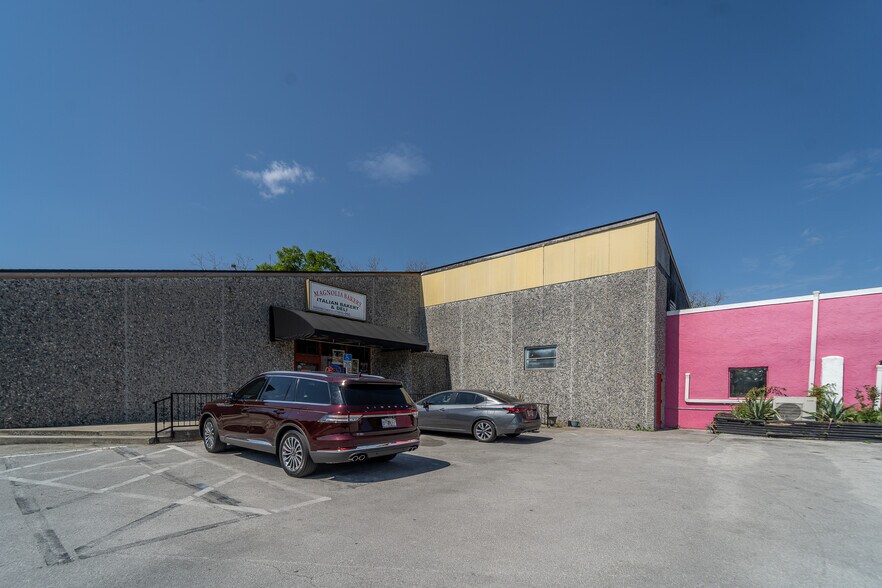 1412 N Magnolia Ave, Ocala, FL à vendre - Photo du bâtiment - Image 2 de 19