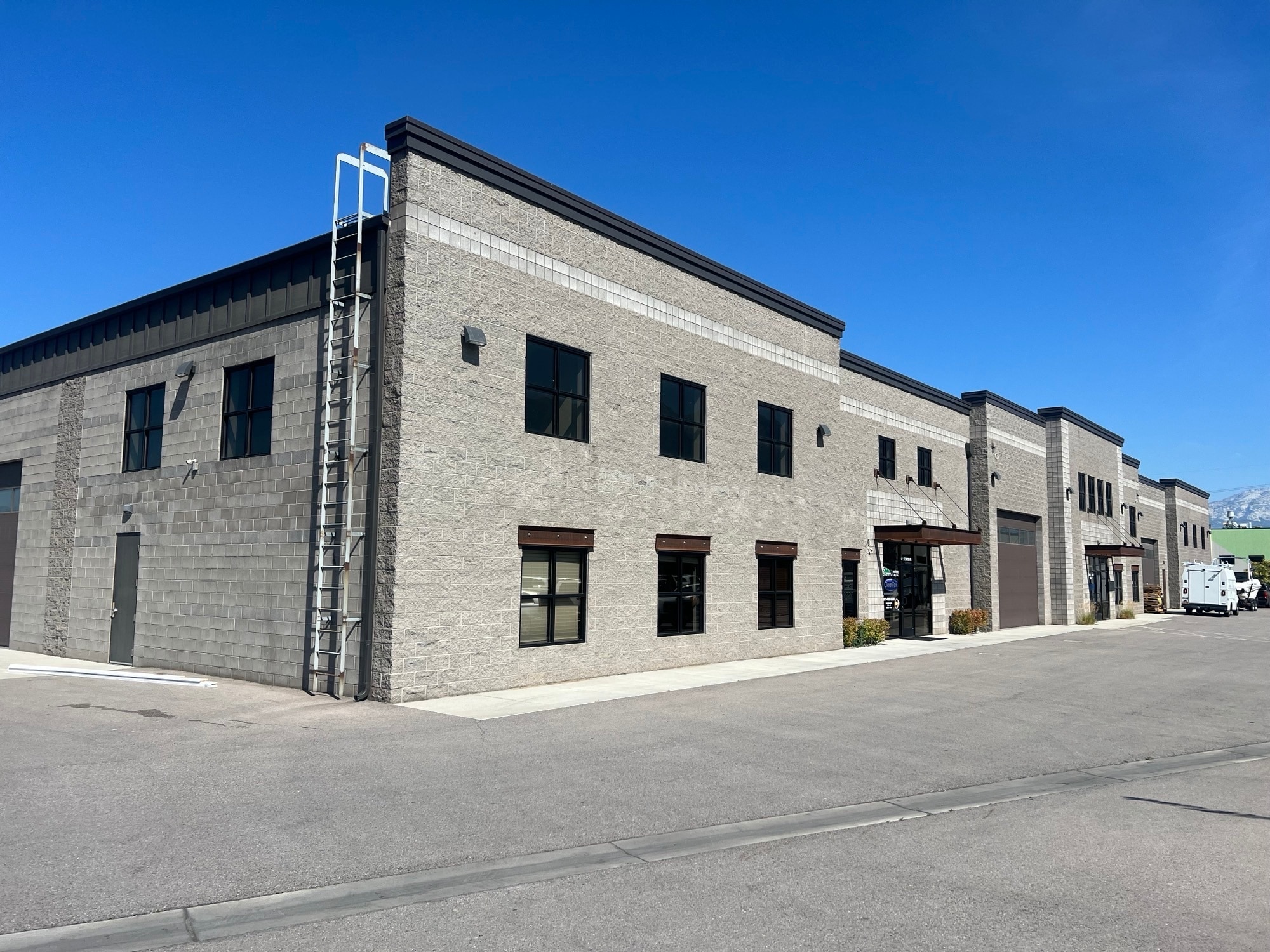 472 E 1750 N, Vineyard, UT for lease Primary Photo- Image 1 of 8