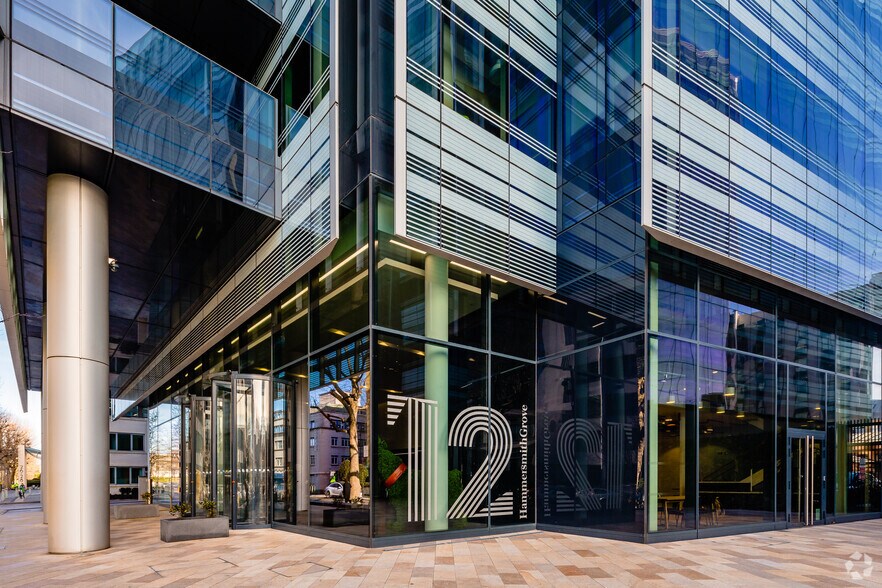 12 Hammersmith Grove, Londres à louer - Photo du bâtiment - Image 3 de 13