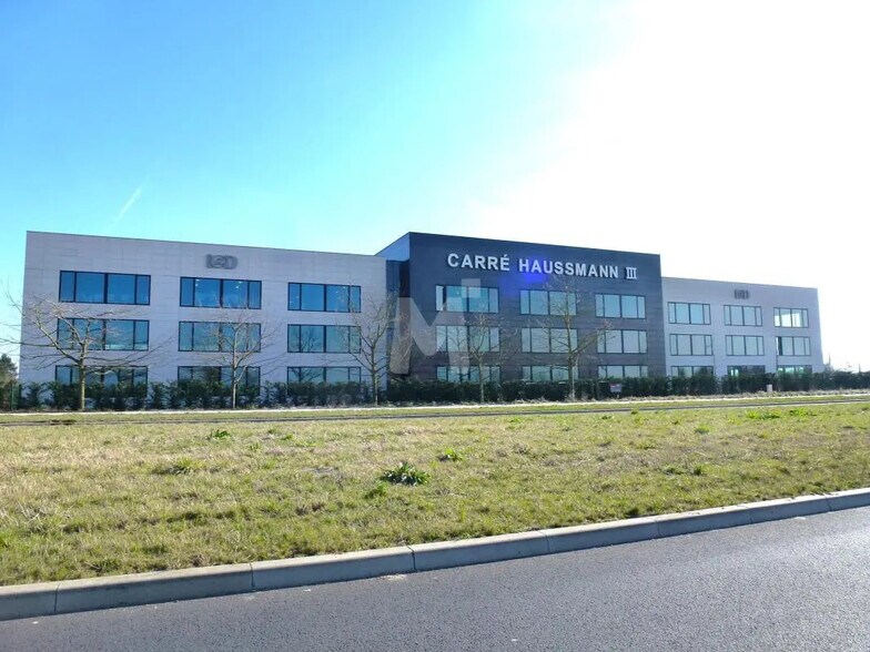 Office in Lieusaint for lease - Building Photo - Image 1 of 4