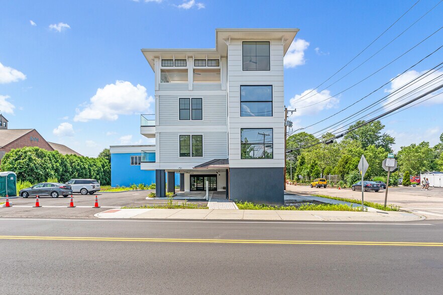 32 Broadway Ave, Mystic, CT à vendre - Photo du bâtiment - Image 3 de 32