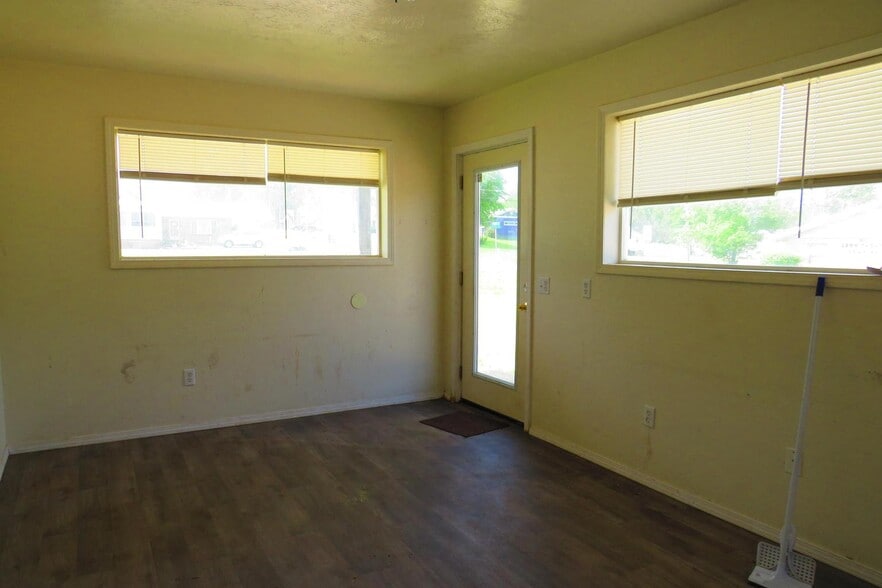 302 N Business 60, Mansfield, MO à vendre - Photo intérieure - Image 3 de 7