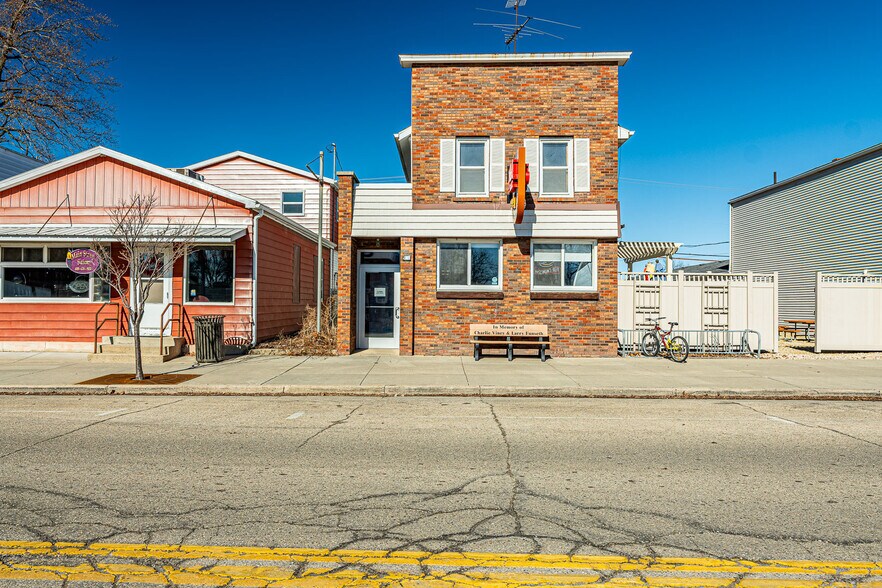127 W Main St, Belleville, WI à vendre - Photo principale - Image 1 de 62