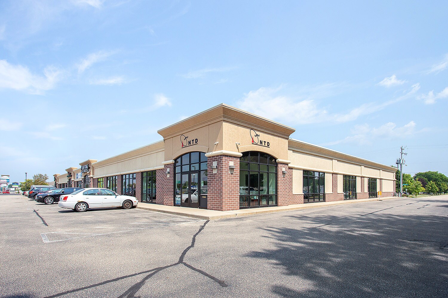 310 N Koeller Rd, Oshkosh, WI à louer Photo du bâtiment- Image 1 de 10