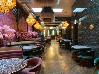 Plus de détails pour 311 W Chicago Ave, Chicago, IL - Commerce de détail à louer