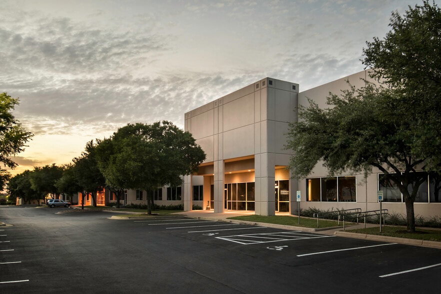 5812 Trade Center Dr, Austin, TX for lease - Building Photo - Image 1 of 7