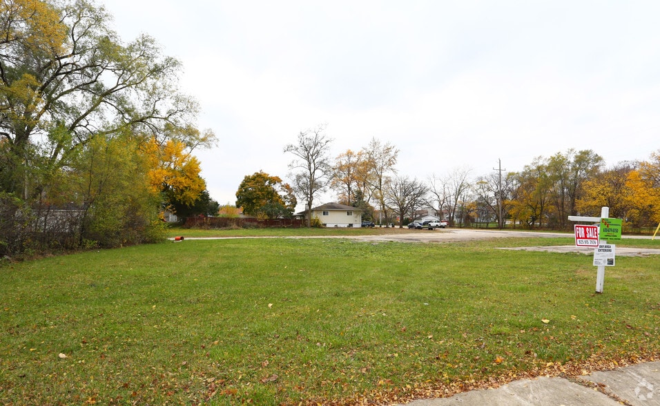 594 N La Fox St, South Elgin, IL à vendre - Photo du bâtiment - Image 2 de 4