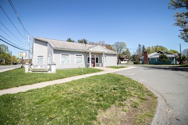 443-445 Bernardston Rd, Greenfield, MA for sale - Building Photo - Image 2 of 3