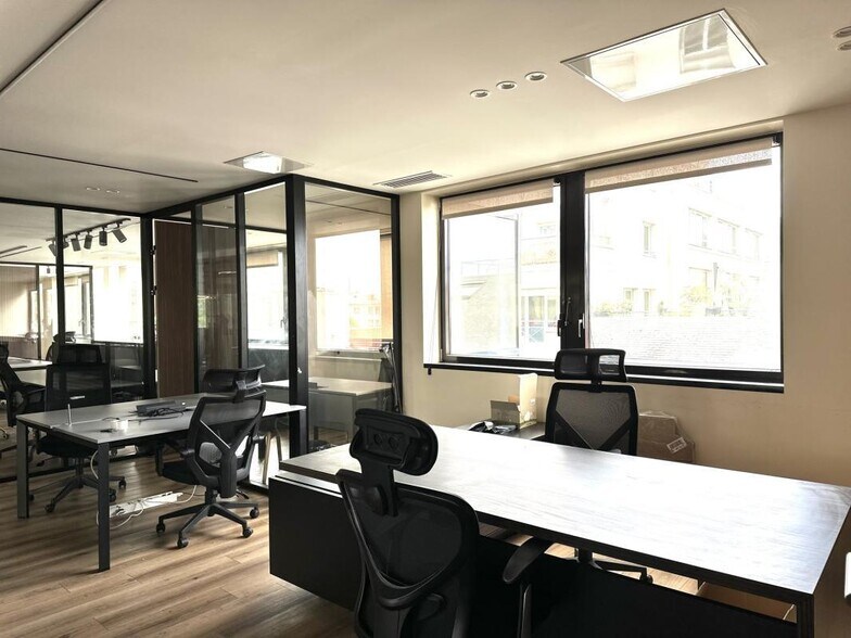 Bureau dans Asnières-sur-Seine à louer - Photo du bâtiment - Image 3 de 12