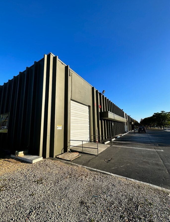 16489-16497 NW 49th Ave, Hialeah, FL for lease Building Photo- Image 1 of 8