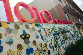 Plus de détails pour 1010 S Flores St, San Antonio, TX - Commerce de détail à louer