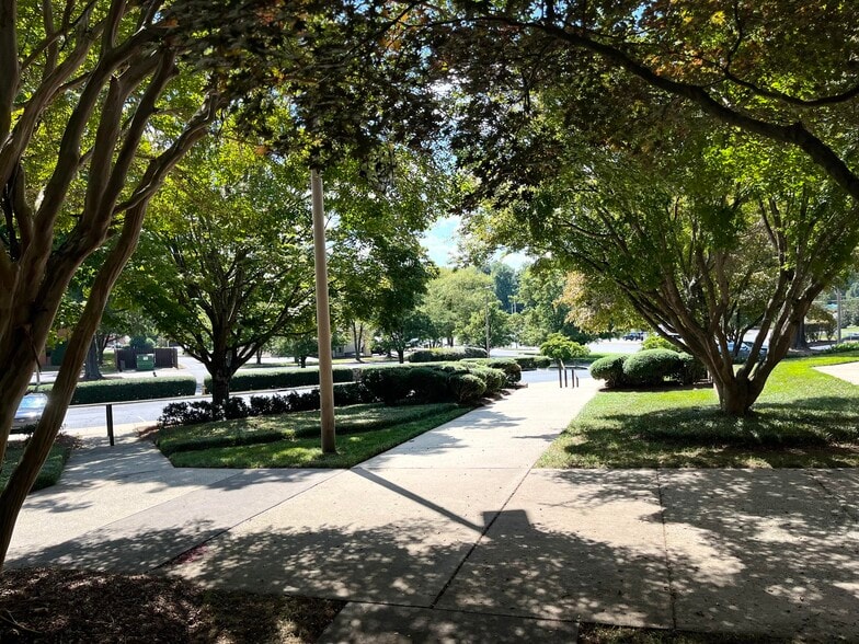 4025 University Pky, Winston-Salem, NC for lease - Building Photo - Image 2 of 40
