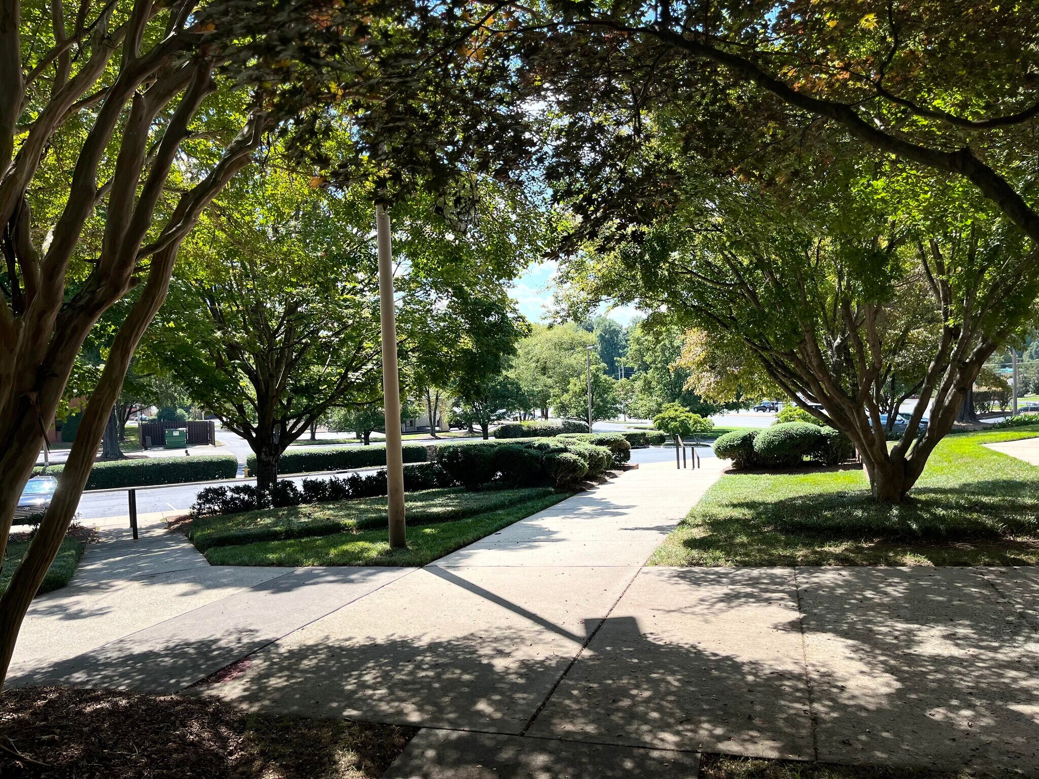 4025 University Pky, Winston-Salem, NC à louer Photo du bâtiment- Image 1 de 41