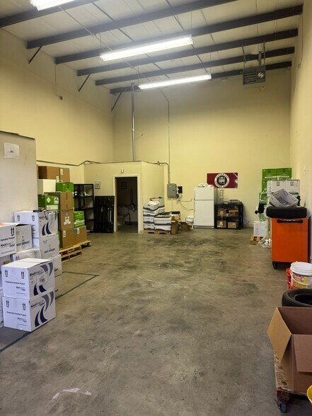 200 Old County Cir, Windsor Locks, CT for lease - Building Photo - Image 2 of 8