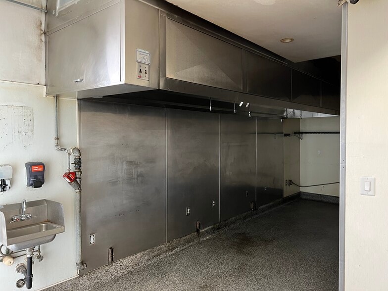 900 Embarcadero del Mar, Goleta, CA for lease - Building Photo - Image 3 of 10