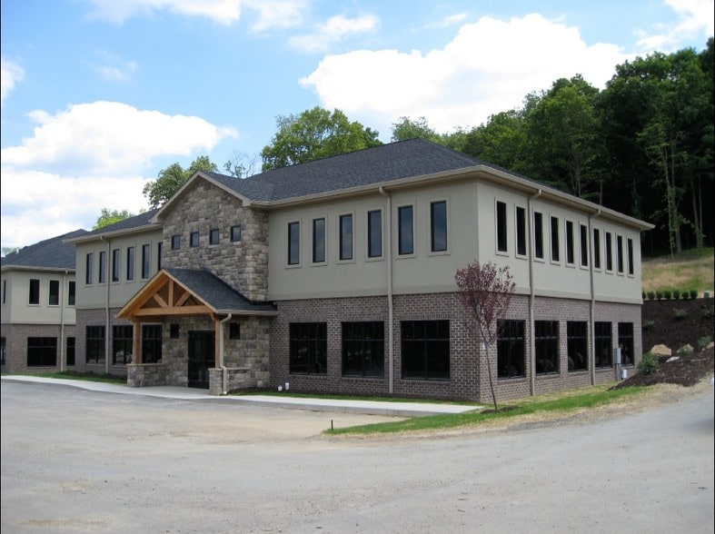 1200 Ashwood Dr, Canonsburg, PA for sale - Building Photo - Image 3 of 15