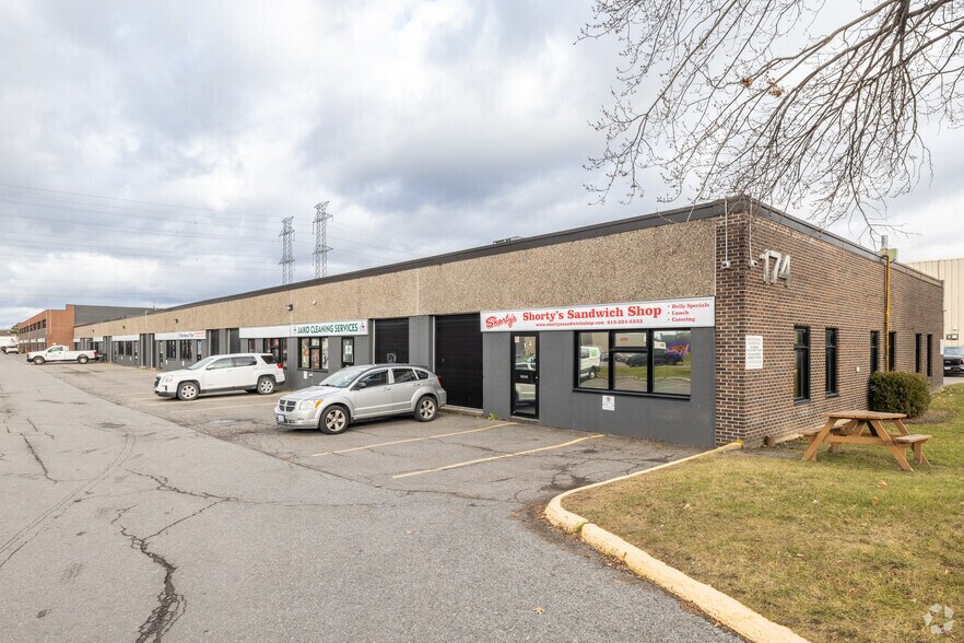174 Colonnade Rd, Ottawa, ON à vendre - Photo du bâtiment - Image 3 de 3