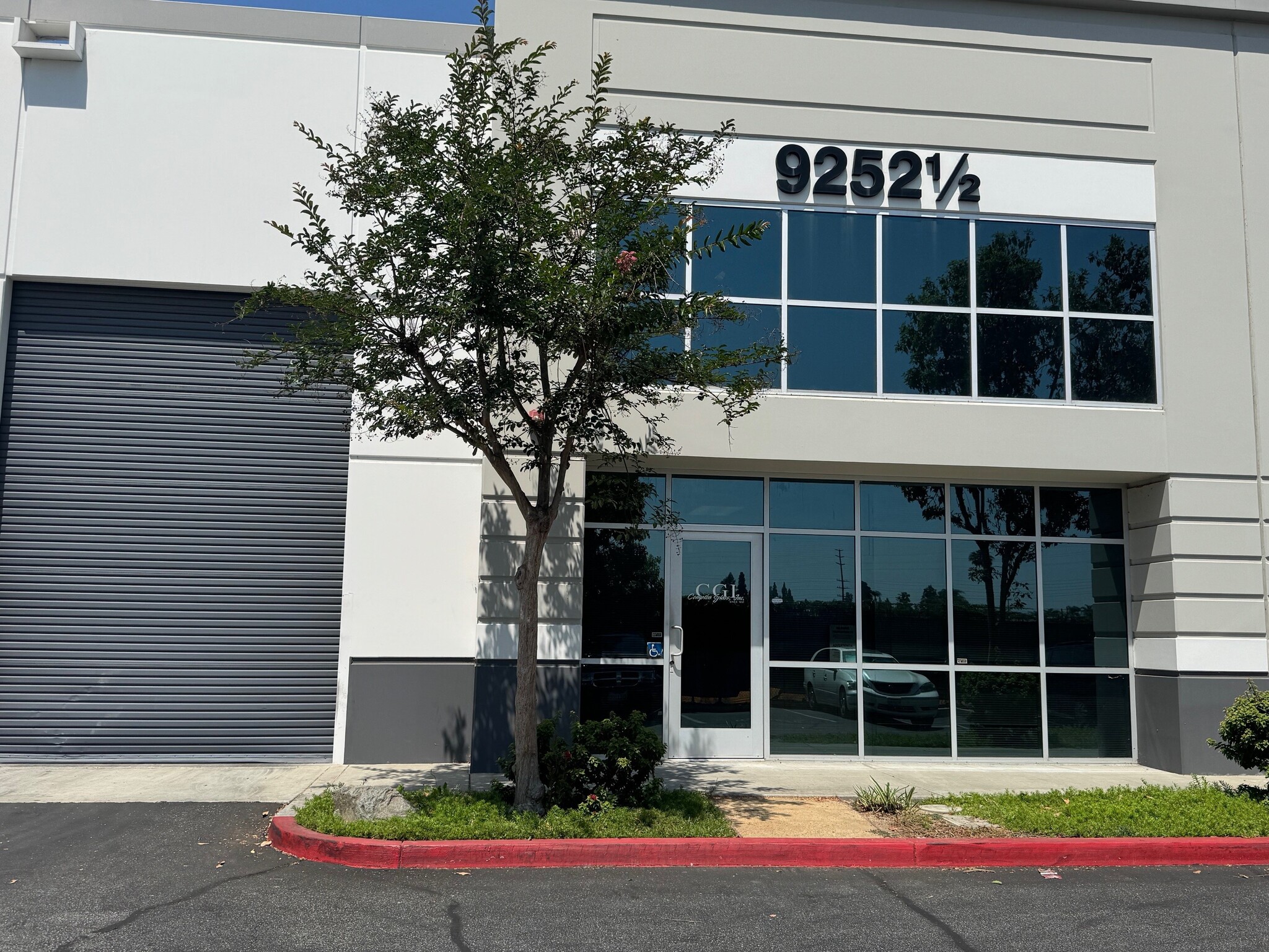 9220-9268 1/2 Hall Rd, Downey, CA for lease Interior Photo- Image 1 of 10