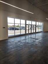 1325 E Jackson St, Macomb, IL for lease Interior Photo- Image 2 of 8