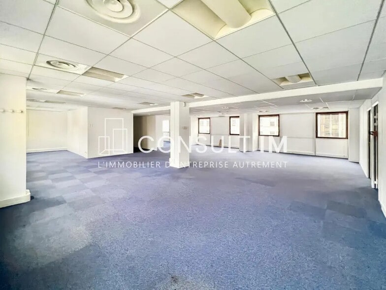 Office in Boulogne-Billancourt for lease - Building Photo - Image 2 of 8