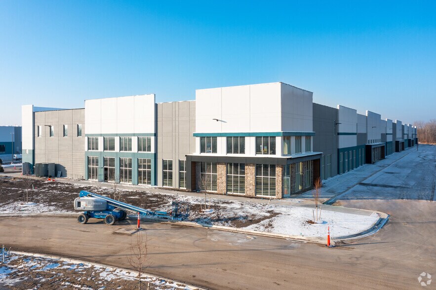 10100 Assembly Park Dr, Wixom, MI à louer - Photo du bâtiment - Image 3 de 8