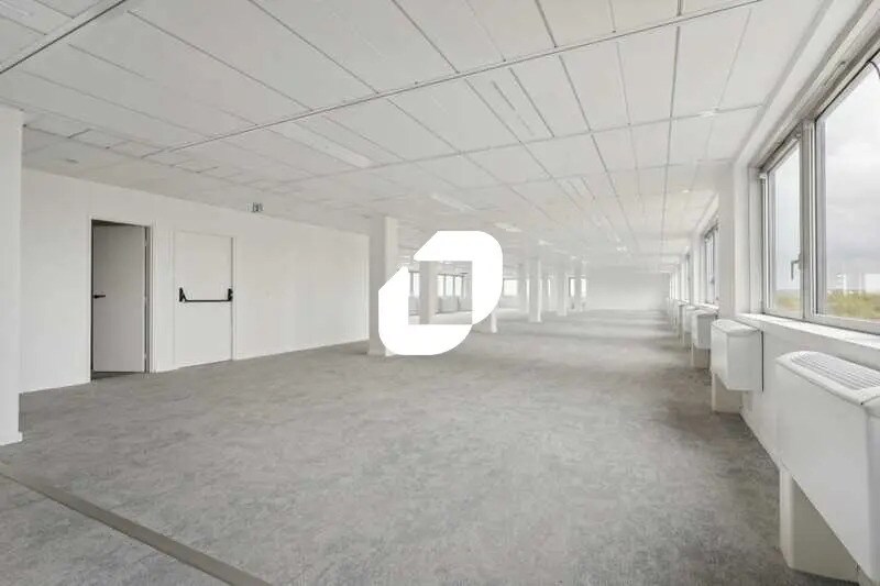 Office in Villepinte for lease - Building Photo - Image 1 of 14