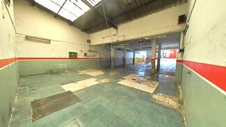 Plus de détails pour Multi-résidentiel à vendre