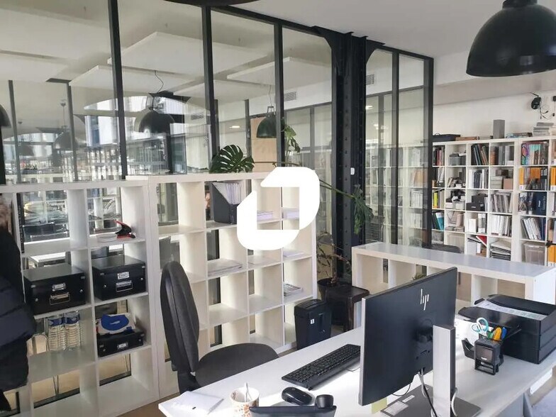 Bureau dans Ivry-sur-Seine à louer - Photo du bâtiment - Image 3 de 20