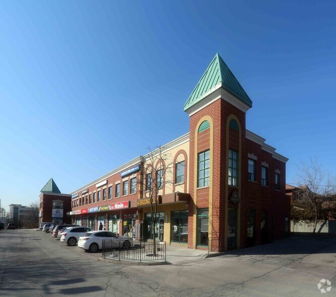 8900-8910 Yonge St, Richmond Hill, ON à vendre - Photo principale - Image 1 de 1