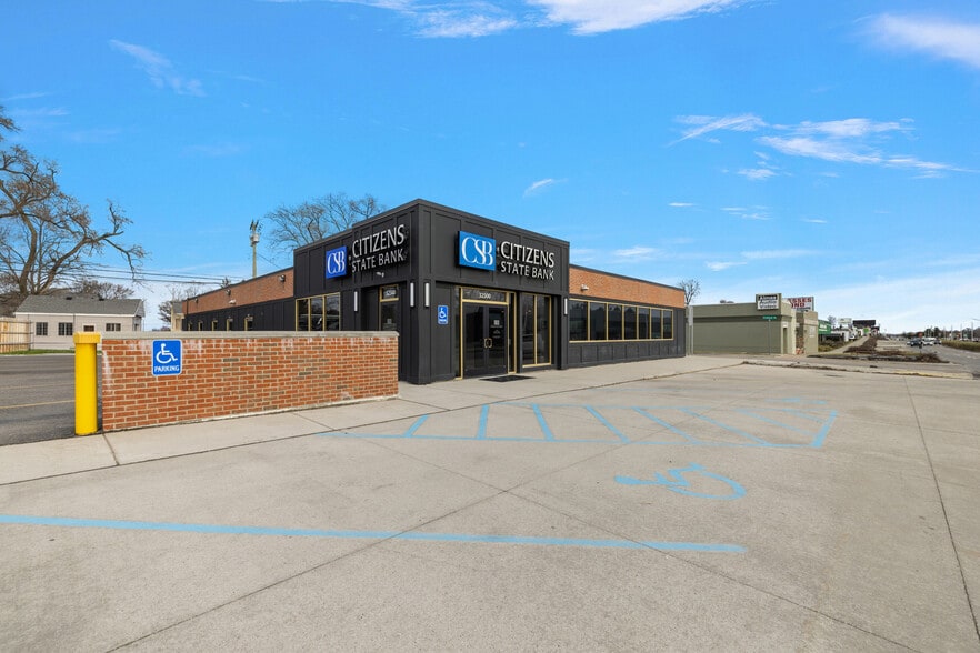 32500 N Woodward Ave, Royal Oak, MI for sale - Building Photo - Image 2 of 17