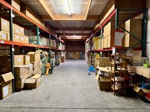 400-410 S Irwindale Ave, Azusa, CA à vendre Photo du bâtiment- Image 2 de 5