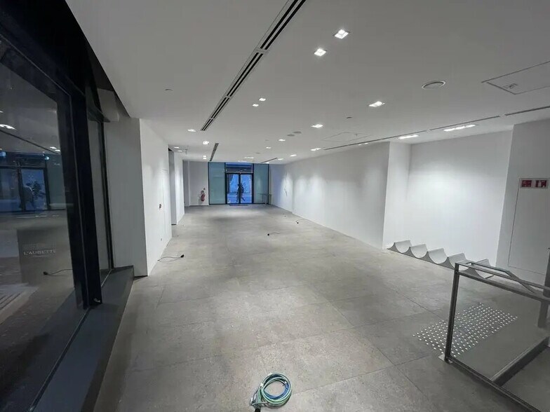 Retail in Strasbourg for lease - Building Photo - Image 3 of 6