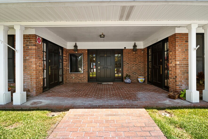 1700 Dr. Martin Luther King, Jr. St N, Saint Petersburg, FL à vendre - Photo du bâtiment - Image 2 de 75