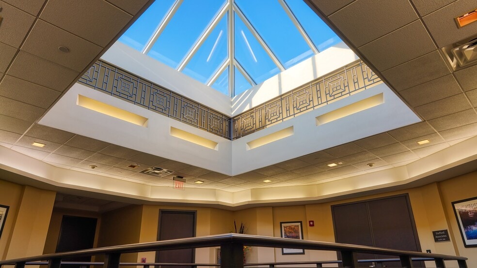 21 Bennetts Rd, East Setauket, NY for lease - Interior Photo - Image 3 of 8