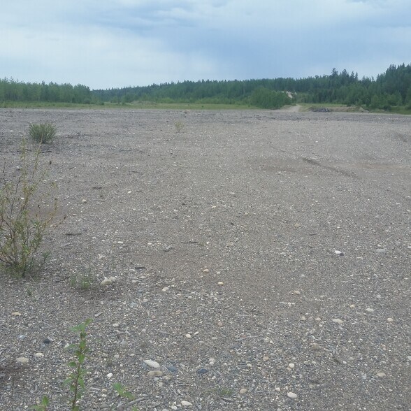 10012 Willowcale Road, Prince George, BC à vendre - Photo du bâtiment - Image 2 de 5