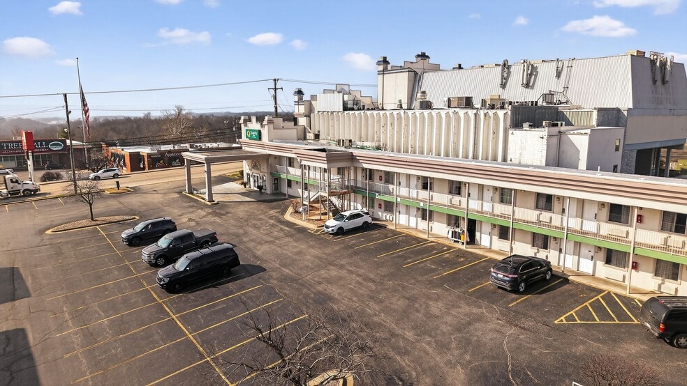 1835 W Highway 76, Branson, MO à vendre - Photo du bâtiment - Image 1 de 14