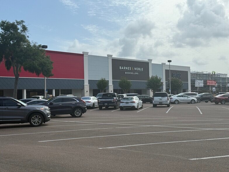 13115-13149 N Dale Mabry Hwy, Tampa, FL à louer - Photo du bâtiment - Image 3 de 13
