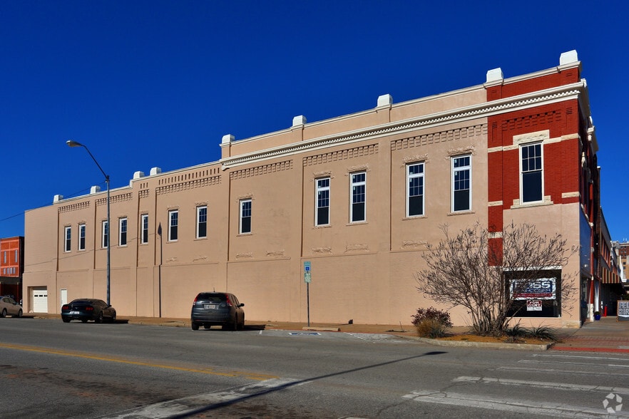 126 S Independence St, Enid, OK for lease - Building Photo - Image 2 of 4