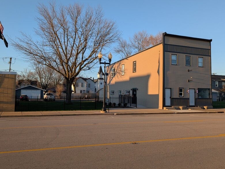 518 W Main St, Kirkland, IL for sale - Building Photo - Image 2 of 27