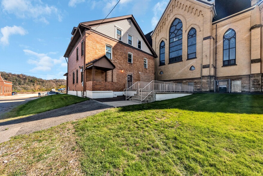 32 S 1st St, Duquesne, PA à vendre - Photo principale - Image 1 de 1