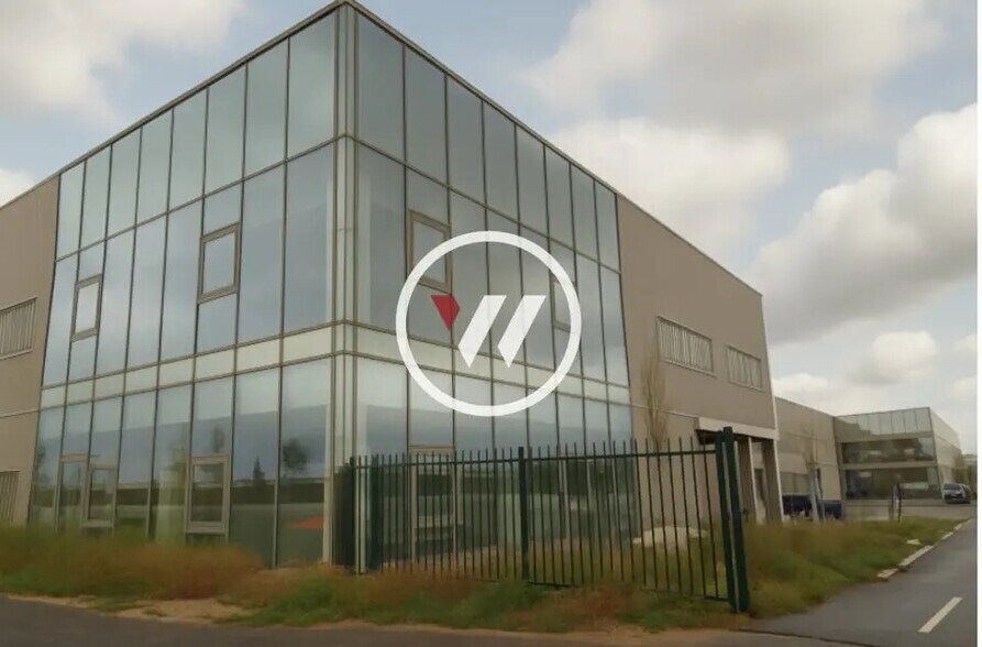 Industriel dans Tremblay-en-France à vendre - Photo du bâtiment - Image 2 de 3